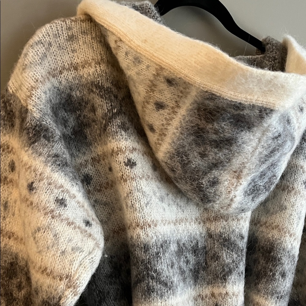 SAMBAND OF ICELAND Hooded Wool Cardigan - Gray and Cream Pattern - Picture 11 of 15